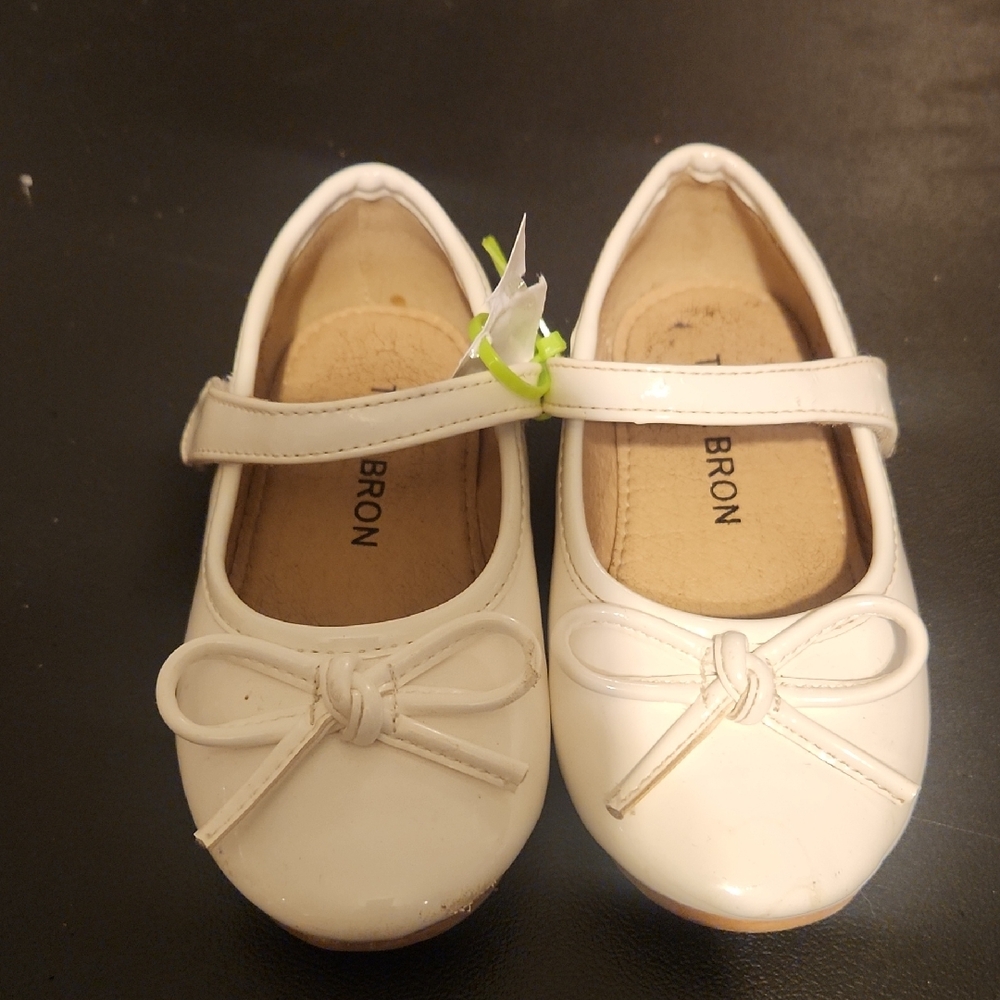 Toddler Size 6m/size 3 Thee Bron White Mary Jane Shoes